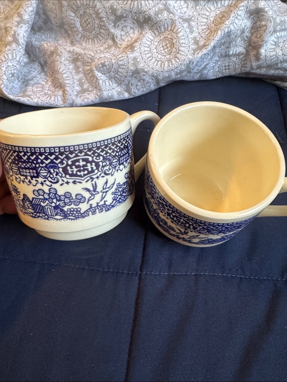 Blue Willow Pattern Stackable Mugs Set of 2